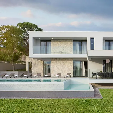 Sveti Lovrec Labinski Sleeps 6 With Pool And Air Con Diminići